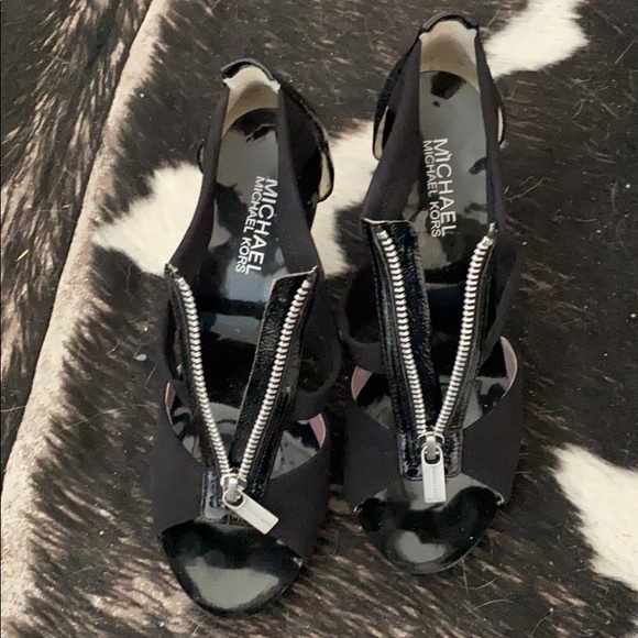 Michael Kors shoes - Picture 2 of 3